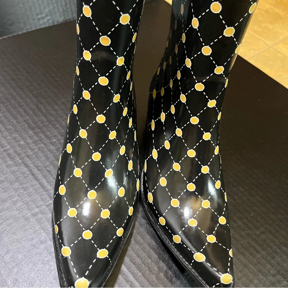 STADIUM STOMPERS Women’s Rubber Rain Cowboy Style Boots Black and Yellow Size 7